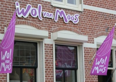 Wol van Moos gevel (4) bedrijfswagen bestickering